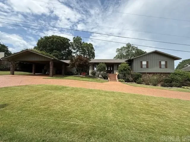 825 Dennison Heights, Batesville