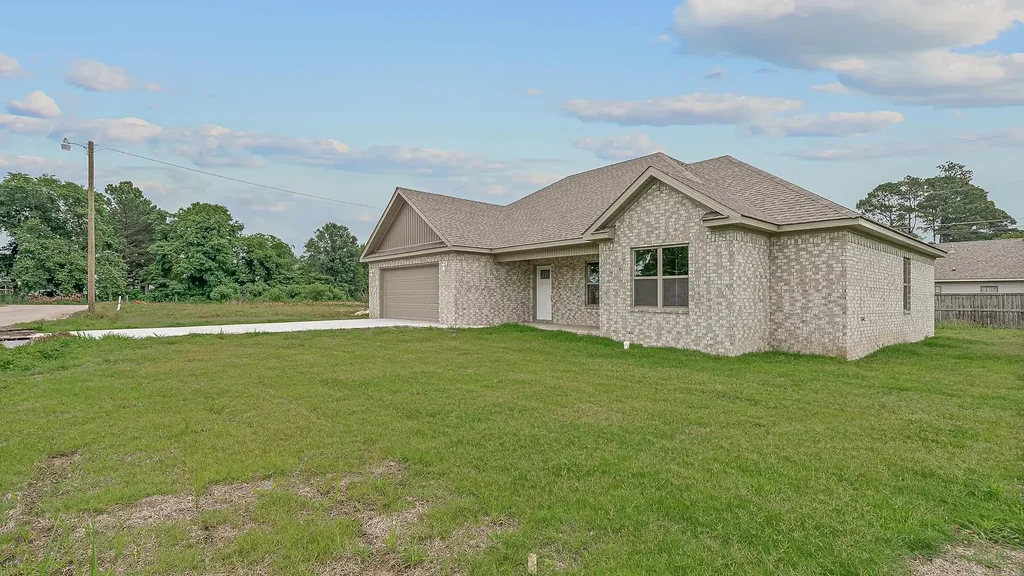 120 Pecan, Lake City