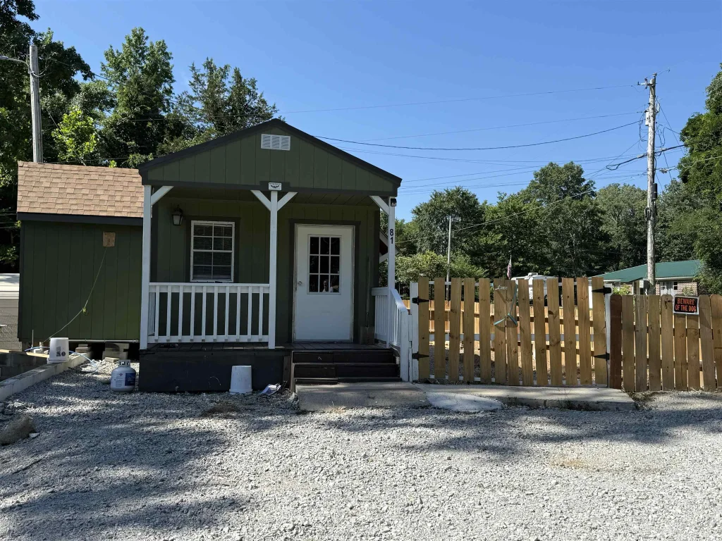 81 Lawrence 245, Powhatan