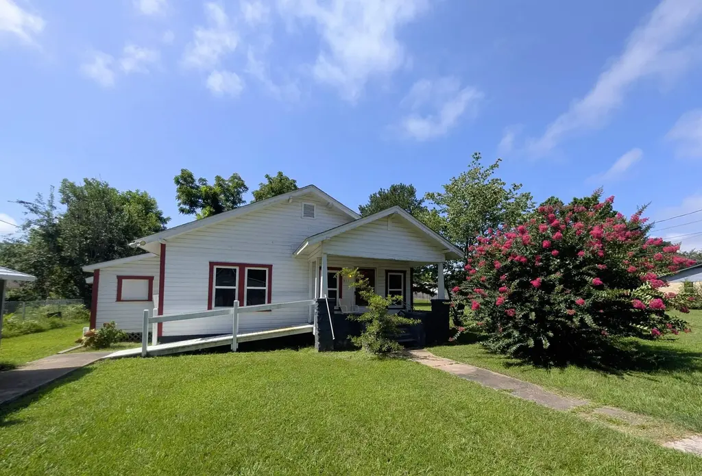 611 Hornbeck, Mena