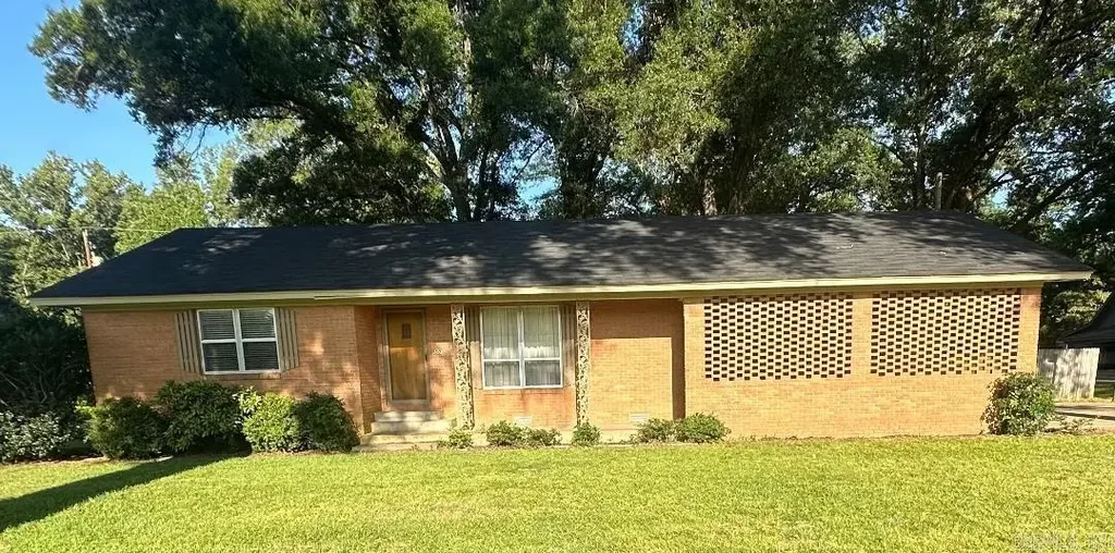 500 Court Street, Dumas