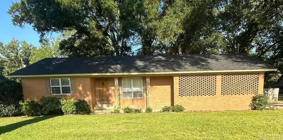 500 Court Street, Dumas