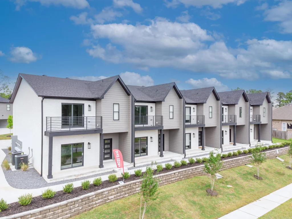 225 Country Club Parkway (24 Units), Maumelle