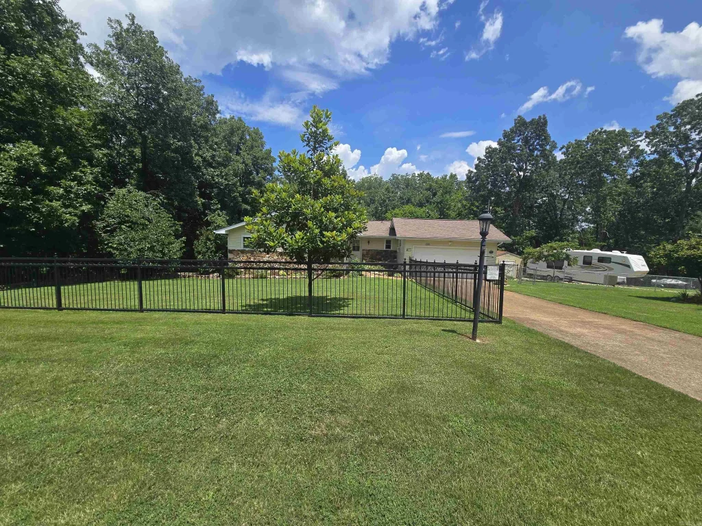 300 Victoria, Horseshoe Bend