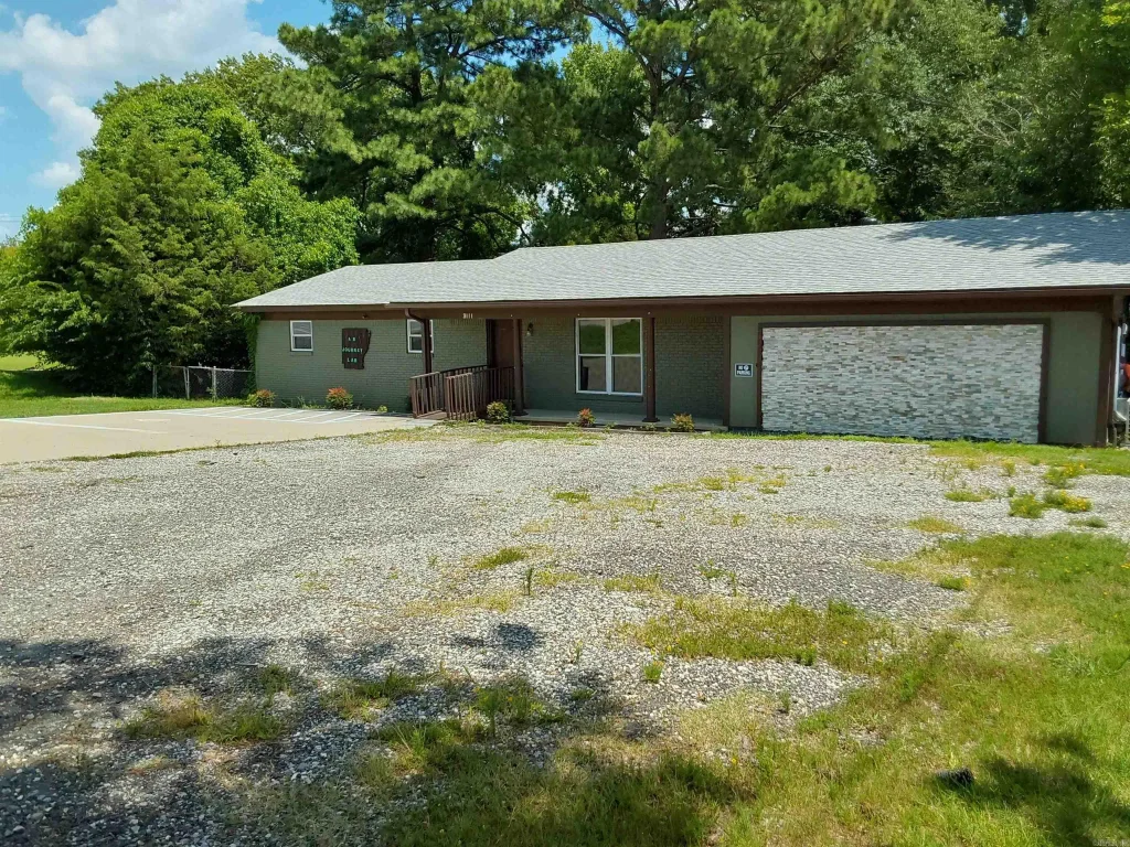 3111 Military Road, Benton