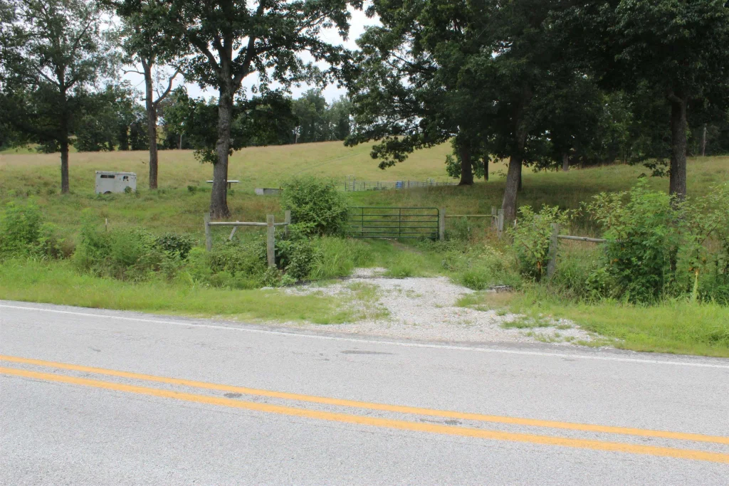 8883 N Highway 27, Marshall