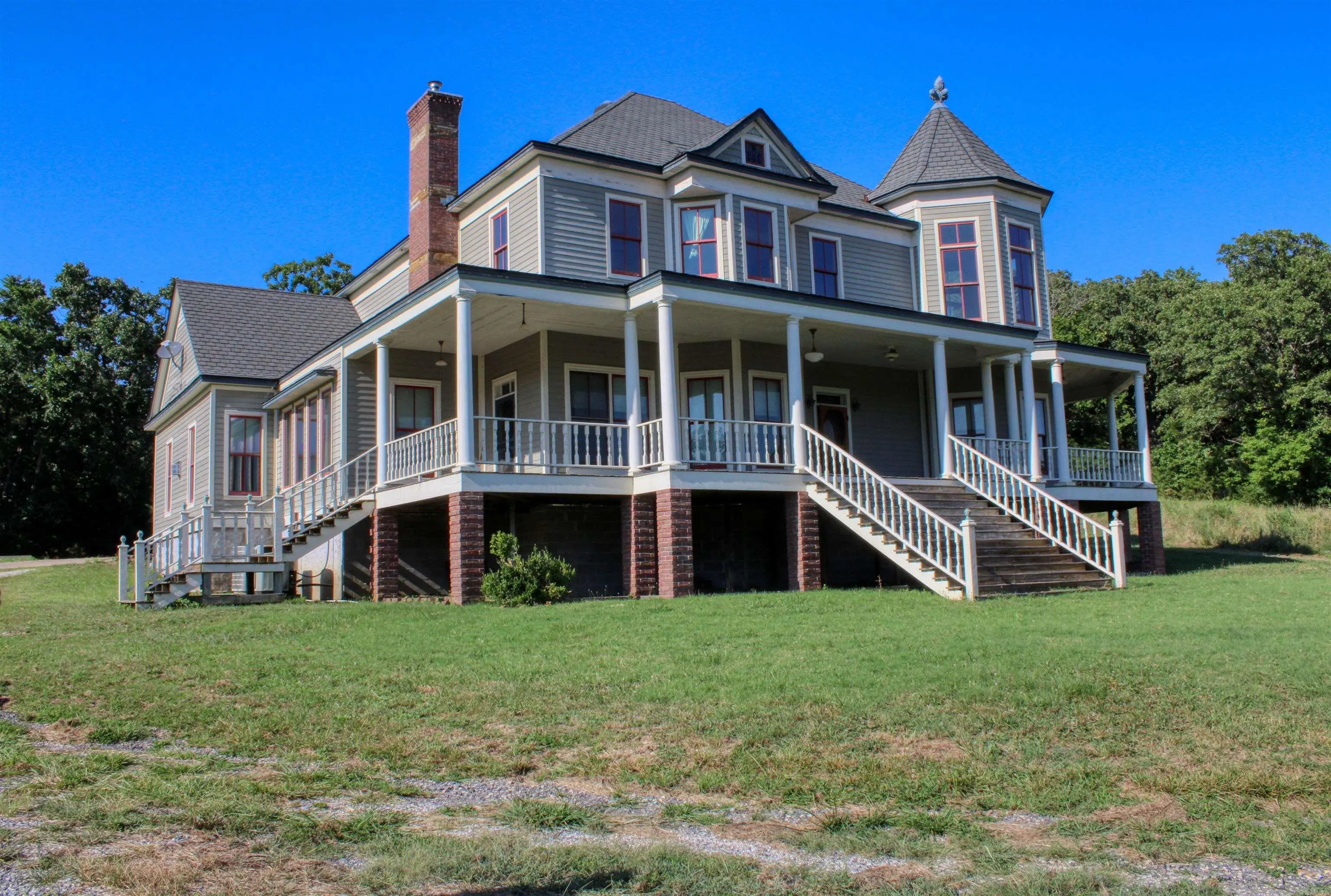 897 Rail Road, Marshall