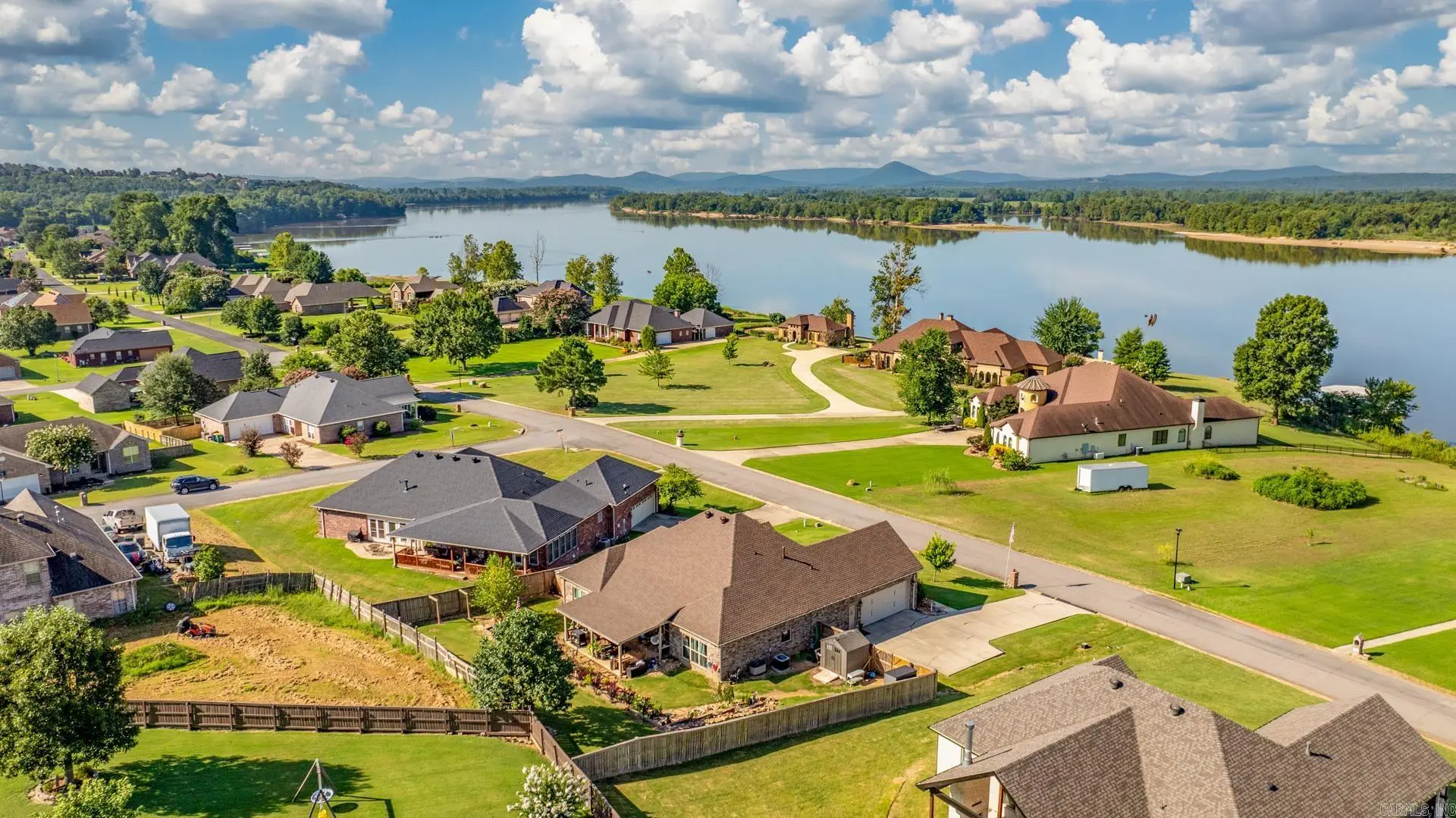 14 River Road Drive West, Mayflower