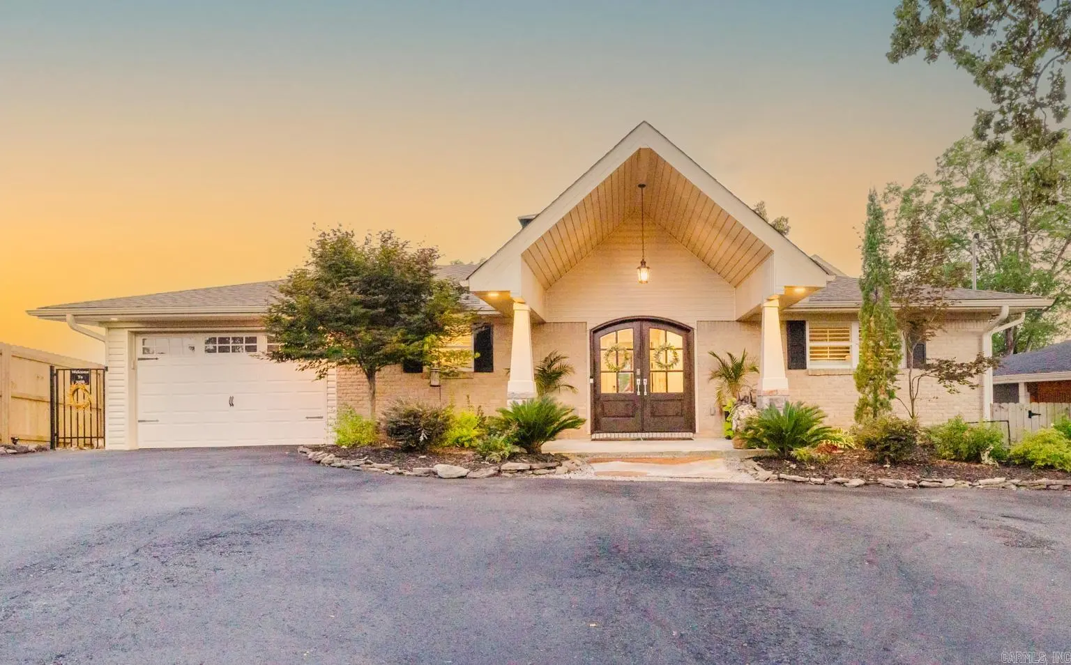 320 Paradise Point, Hot Springs