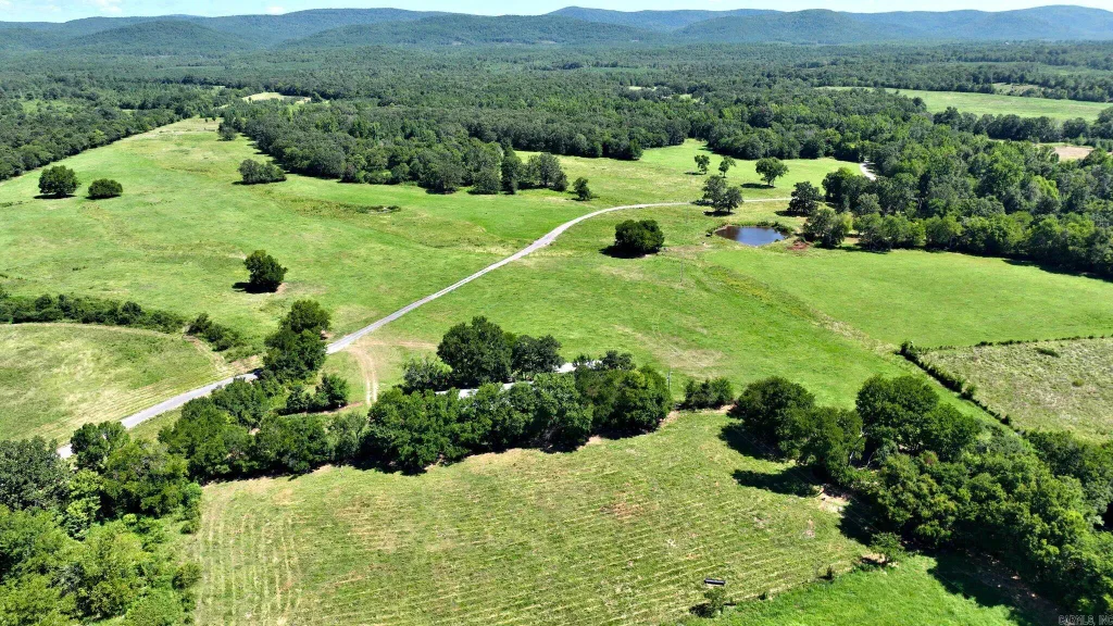 4986 Highway 88 E, Mena