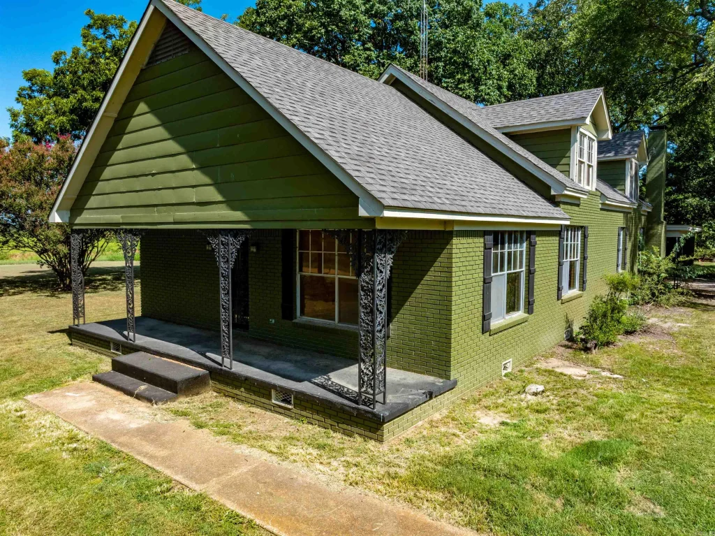 5235 Neil Rd, Waldenburg