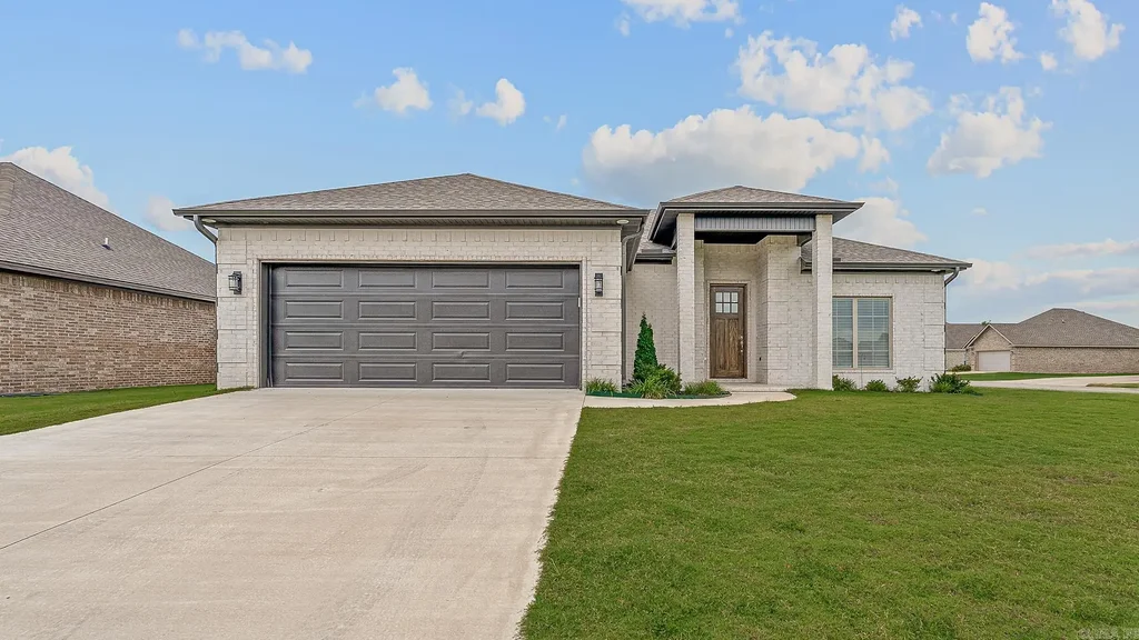 215 Craftsbury, Bono