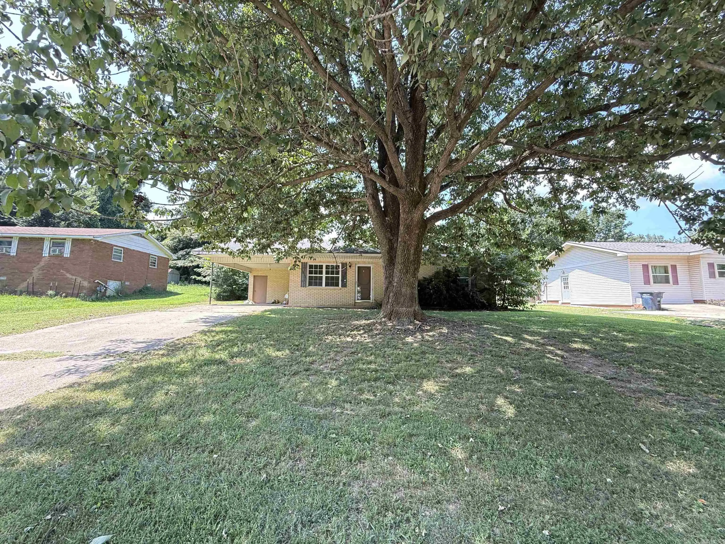 416 Lee Avenue, Piggott