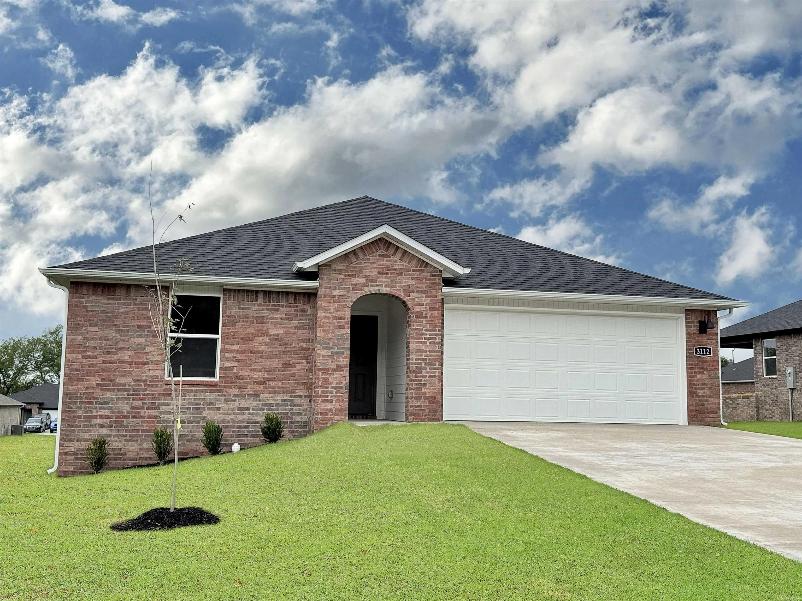 107 E Sunbelt Court, Mayflower