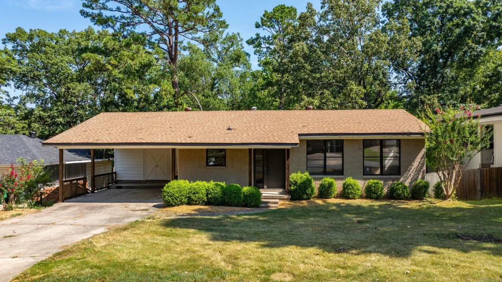 4 Pilot Point Place, Little Rock