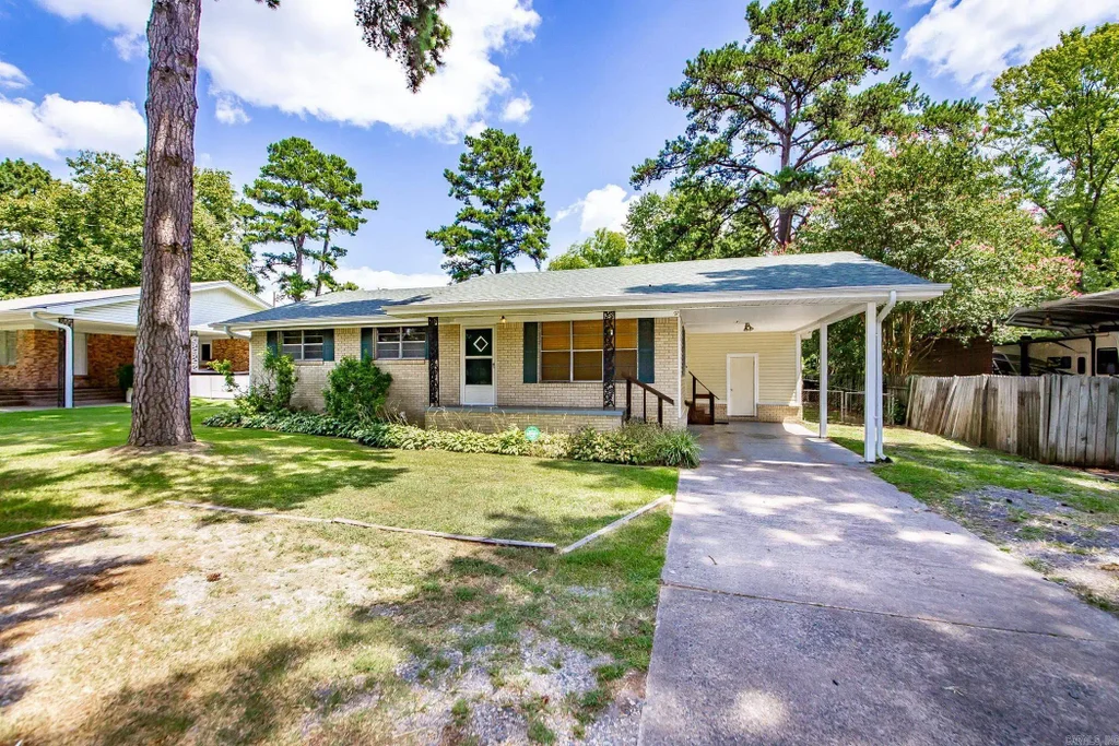 97 S Pine Street, Cabot