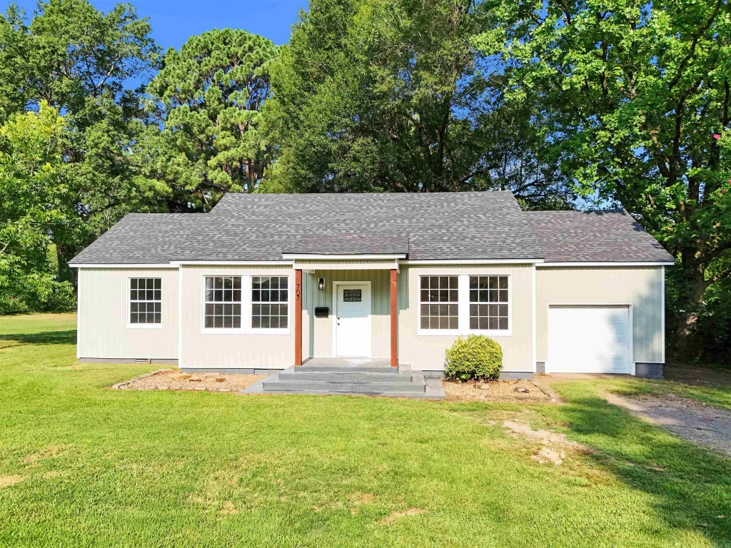 707 N West Street, Morrilton