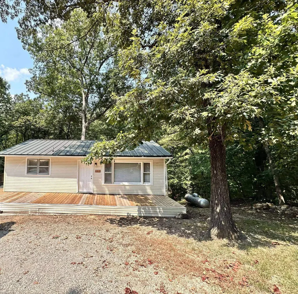 120 Frontier Drive, Ozark Acres