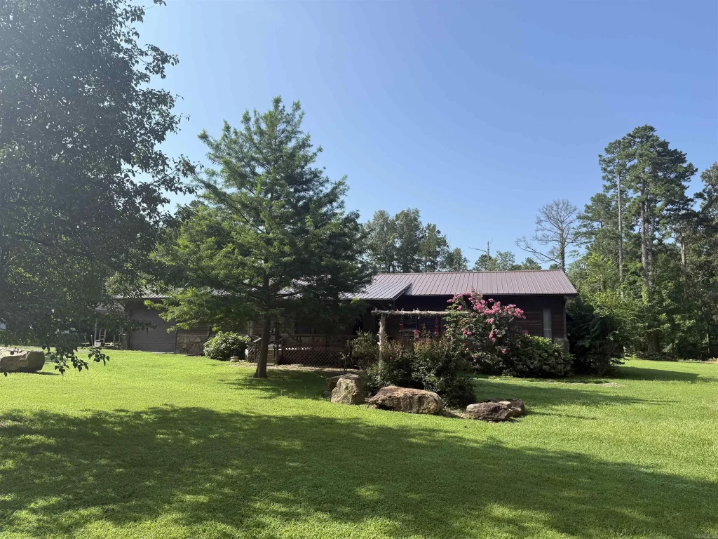722 Woody Trail, Higden