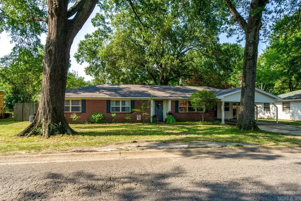 2021 Arkansas Avenue, Conway