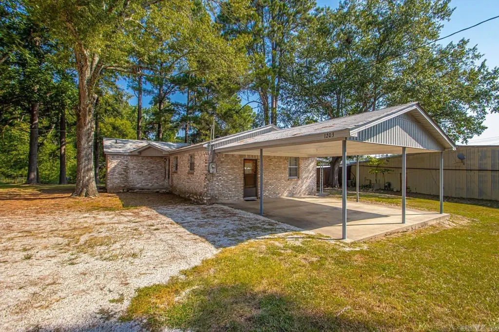 1203 N Rock Street, Sheridan