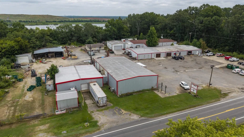 8711/8713 Highway 161, North Little Rock