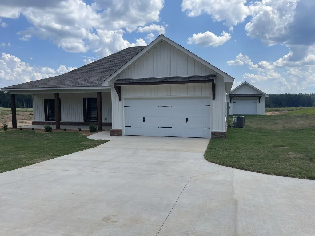 10699 W Miller Sardis Road, Bauxite