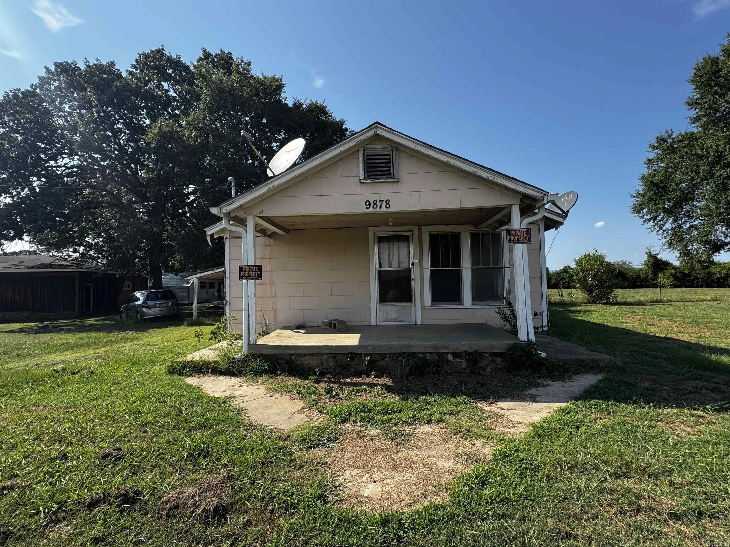 9878 Highway 64, Clarksville