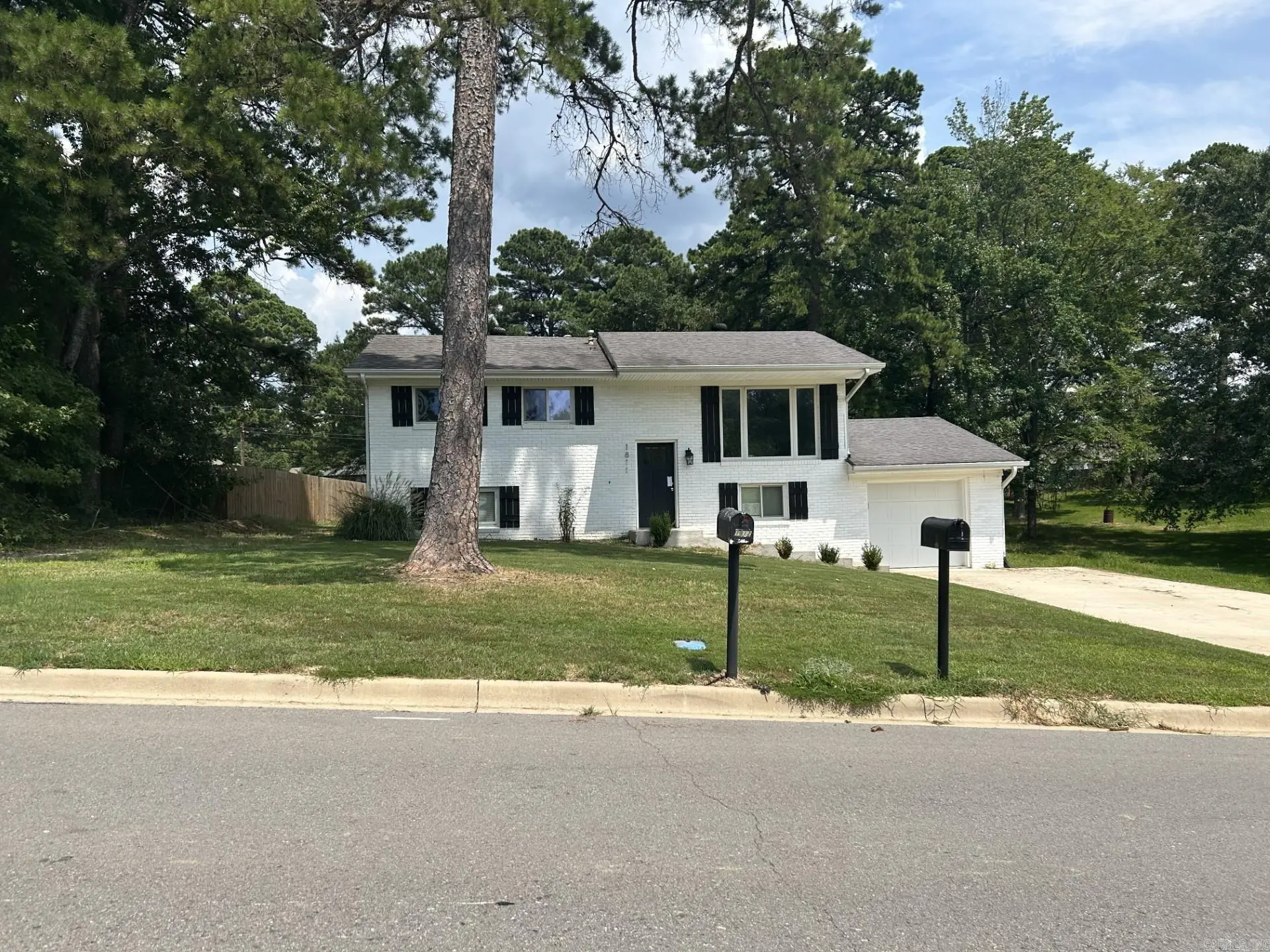 1811 E Lakeview, Benton