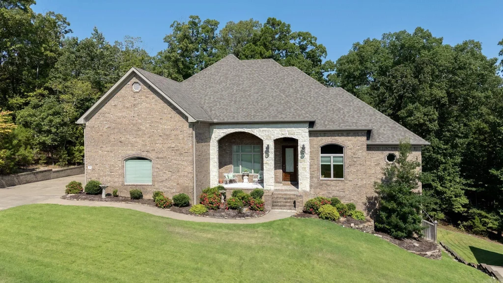 8 Weatherstone Point, Little Rock