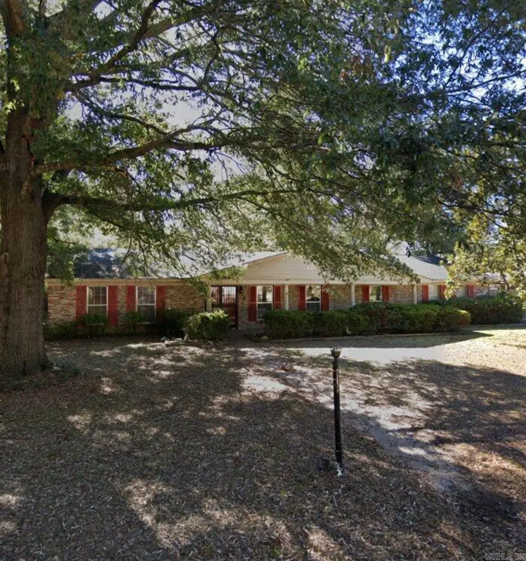 220 Lexington Dr, Forrest City