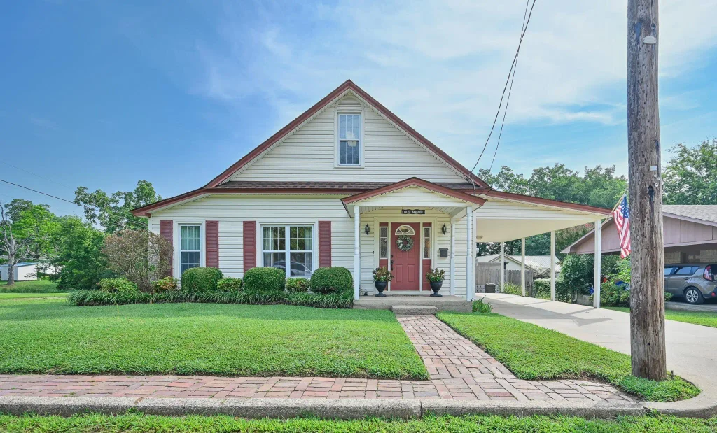 1010 Janssen Avenue, Mena