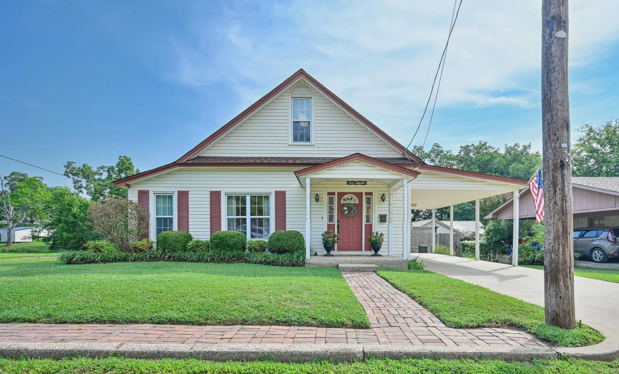 1010 Janssen Avenue, Mena