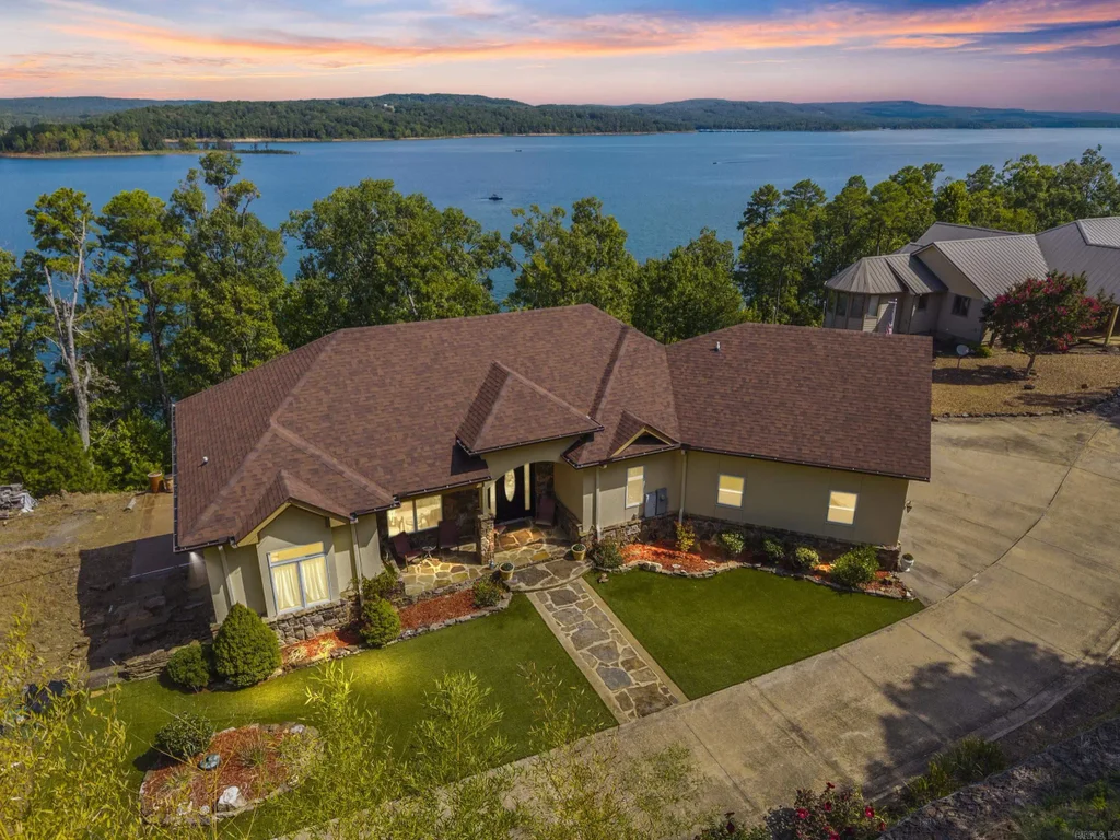 228 E Windfall Lane, Bee Branch