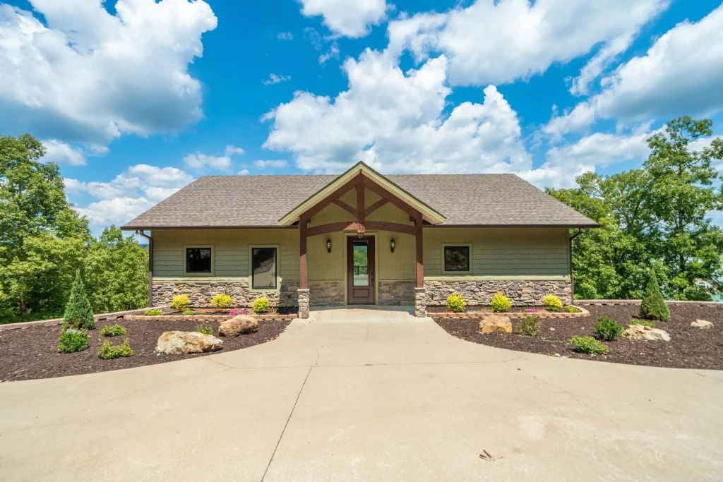 247 Woodview Lane, Royal