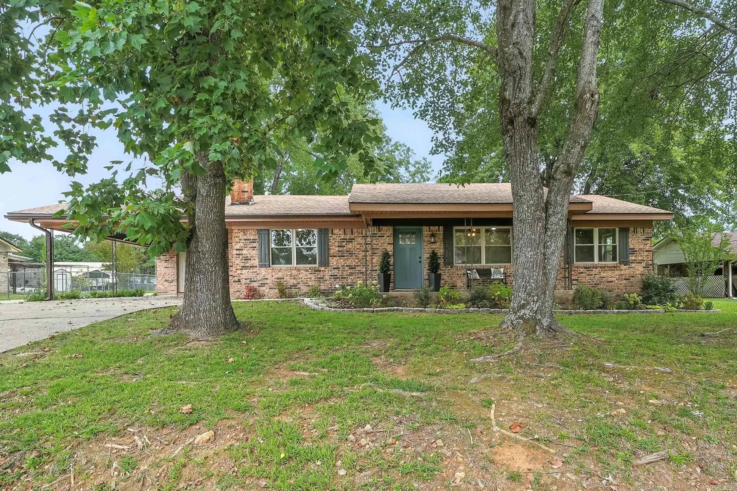 211 Adams Street N, Mena