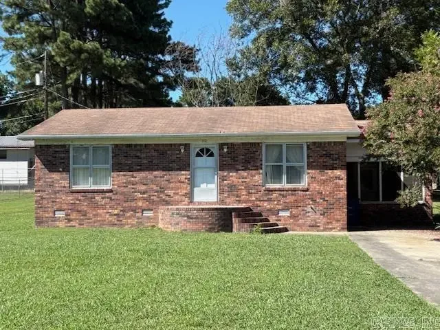 913 W 3rd Street, Rector