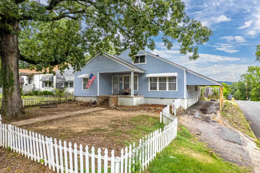 402 Crestwood St, Hot Springs