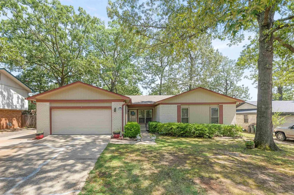 926 Karla Circle, Sherwood