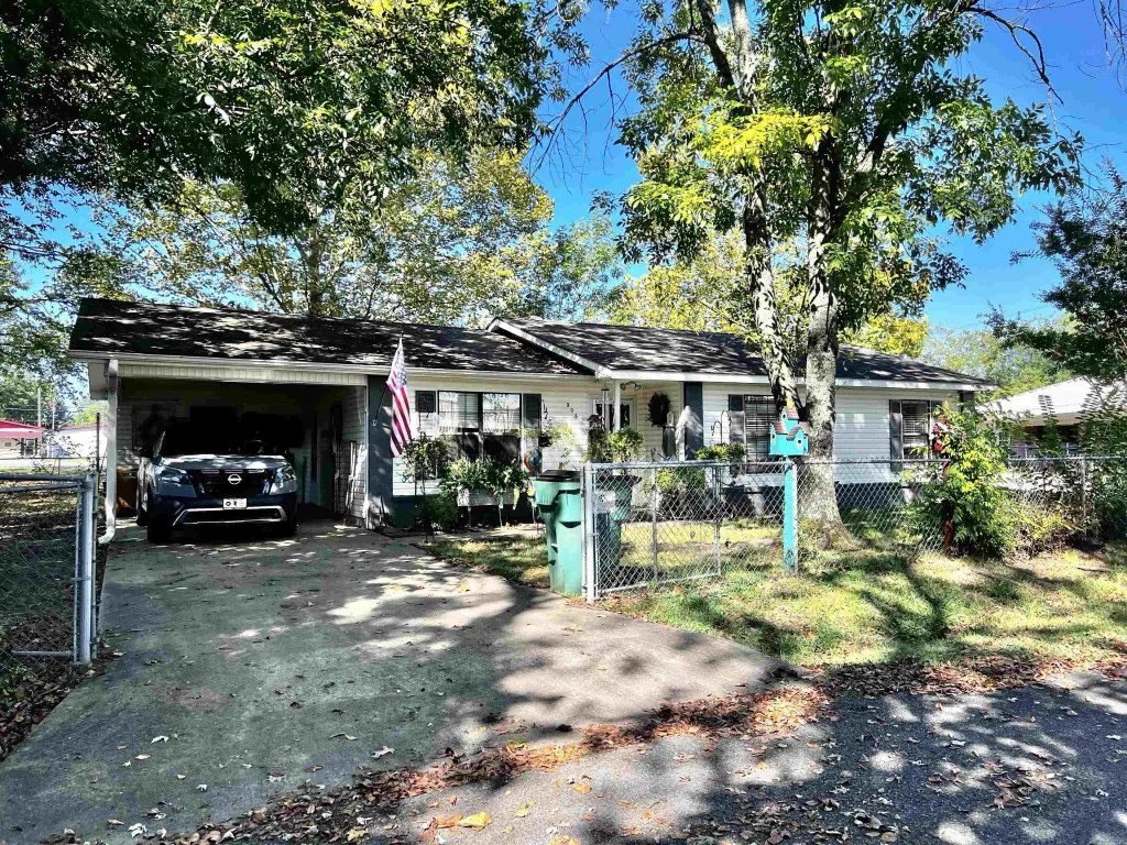 505 Pine St, Pangburn