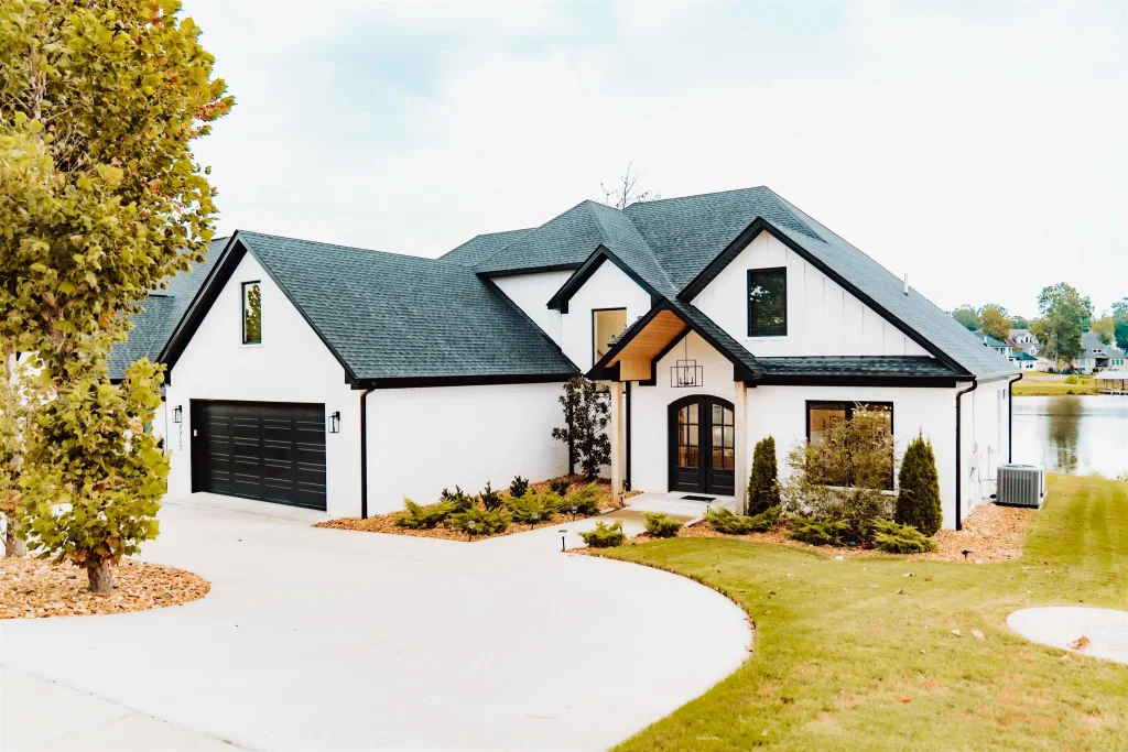 7702 S Shoreline Boulevard, Benton