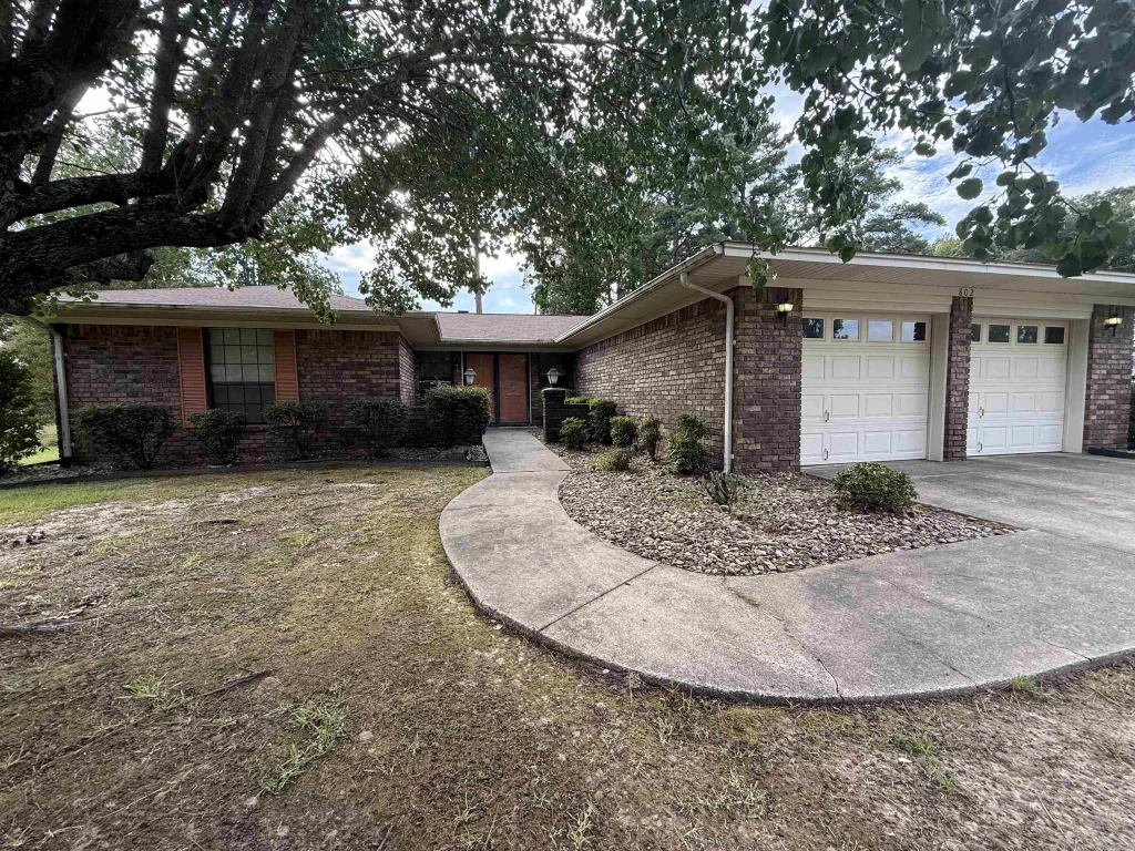 802 Meredith Street, White Hall