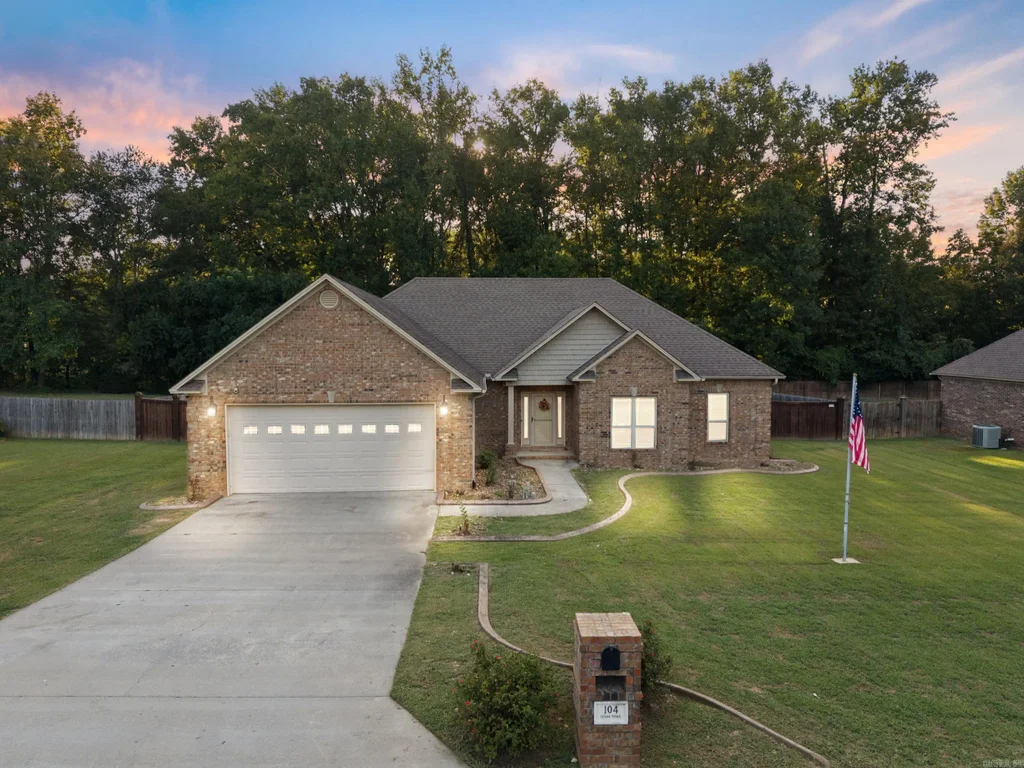 104 Cedar Fence, Beebe