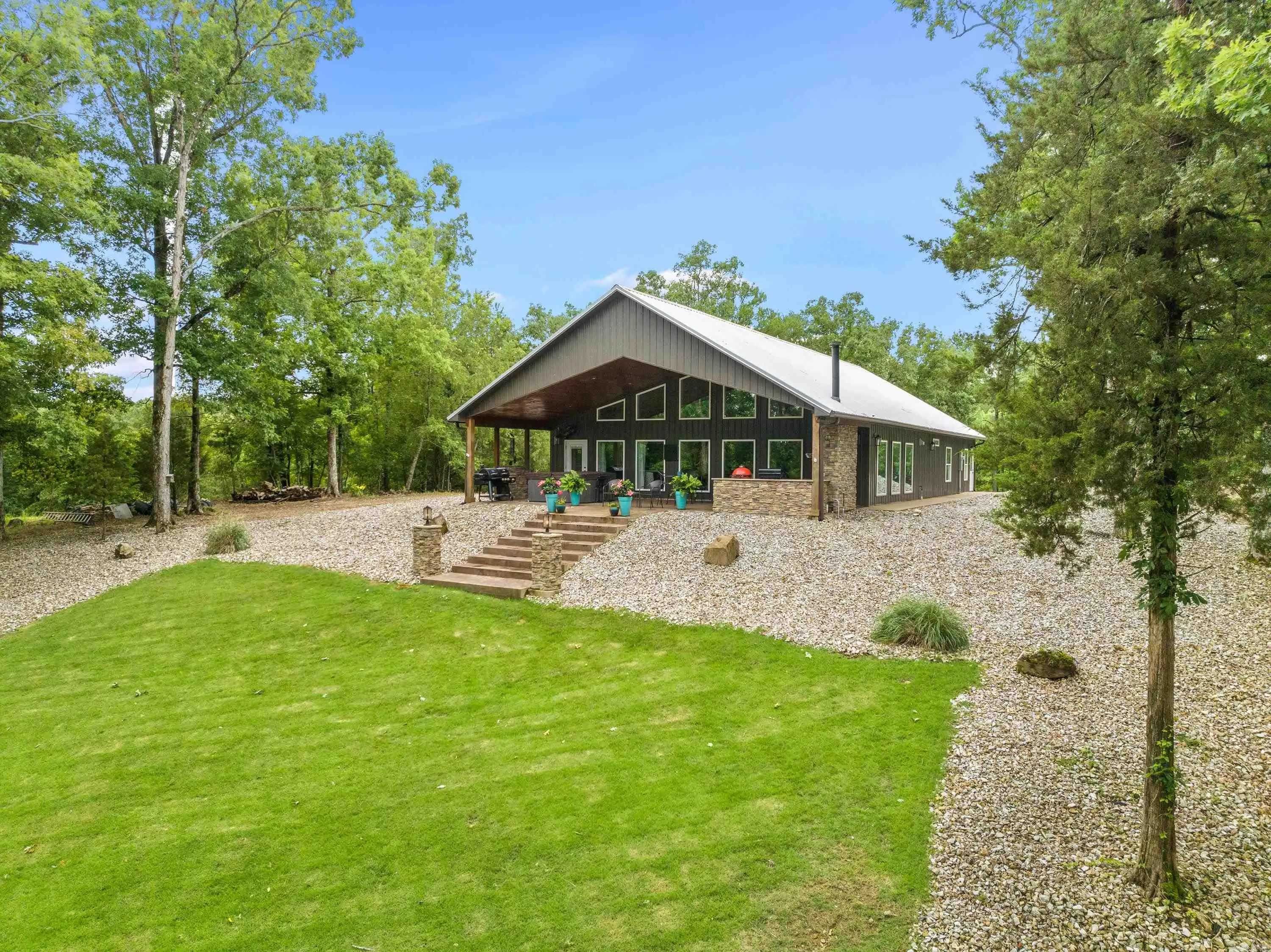 329 Woodview Lane, Royal