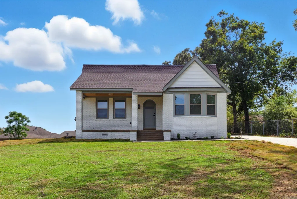 1300 E Maryland Avenue, Sherwood