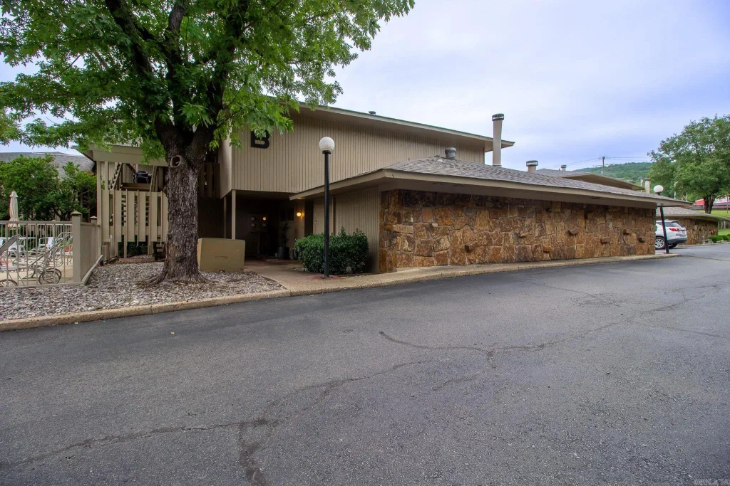 100 Bayou Point, Hot Springs