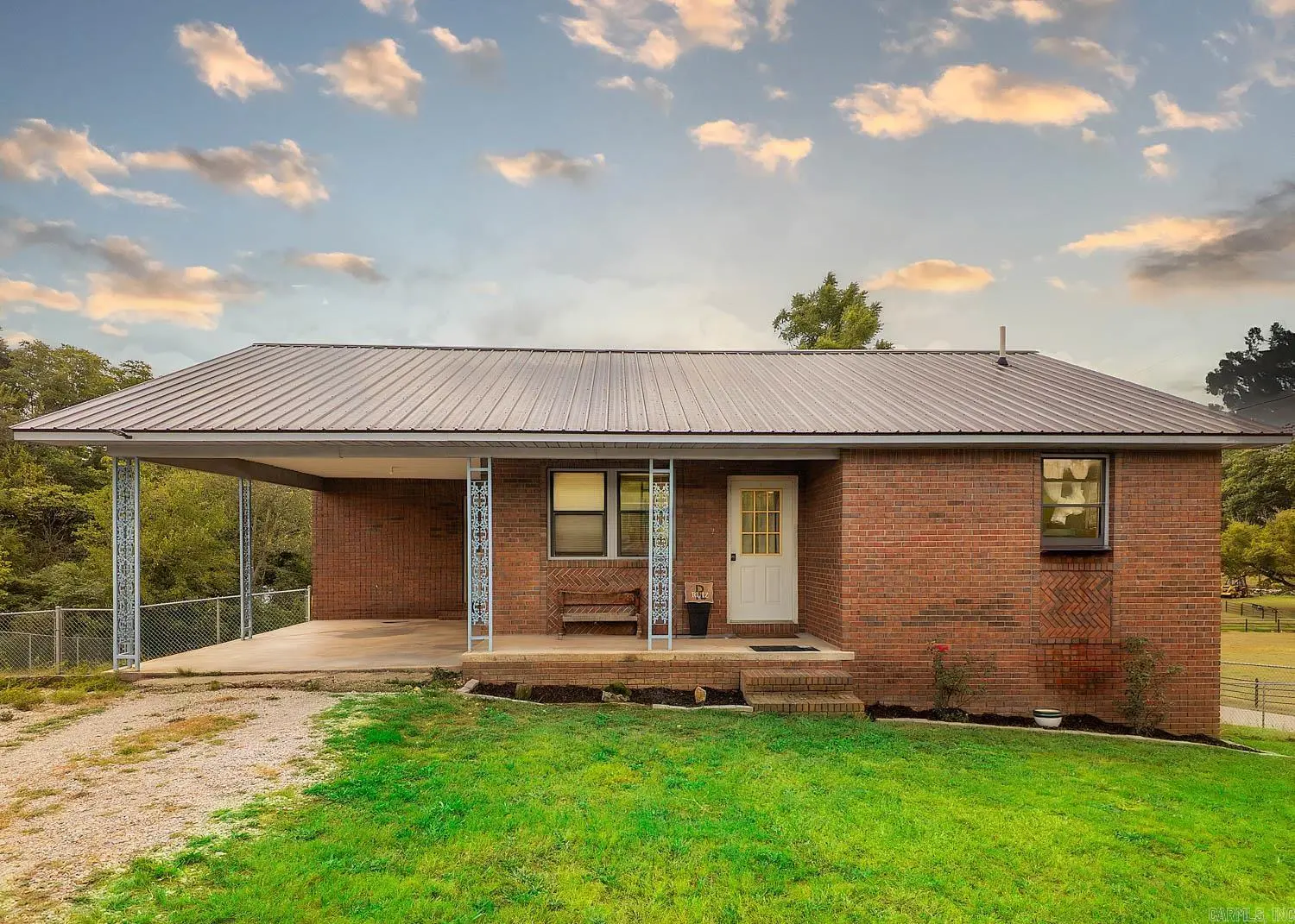 570 Missouri Avenue, Mammoth Spring