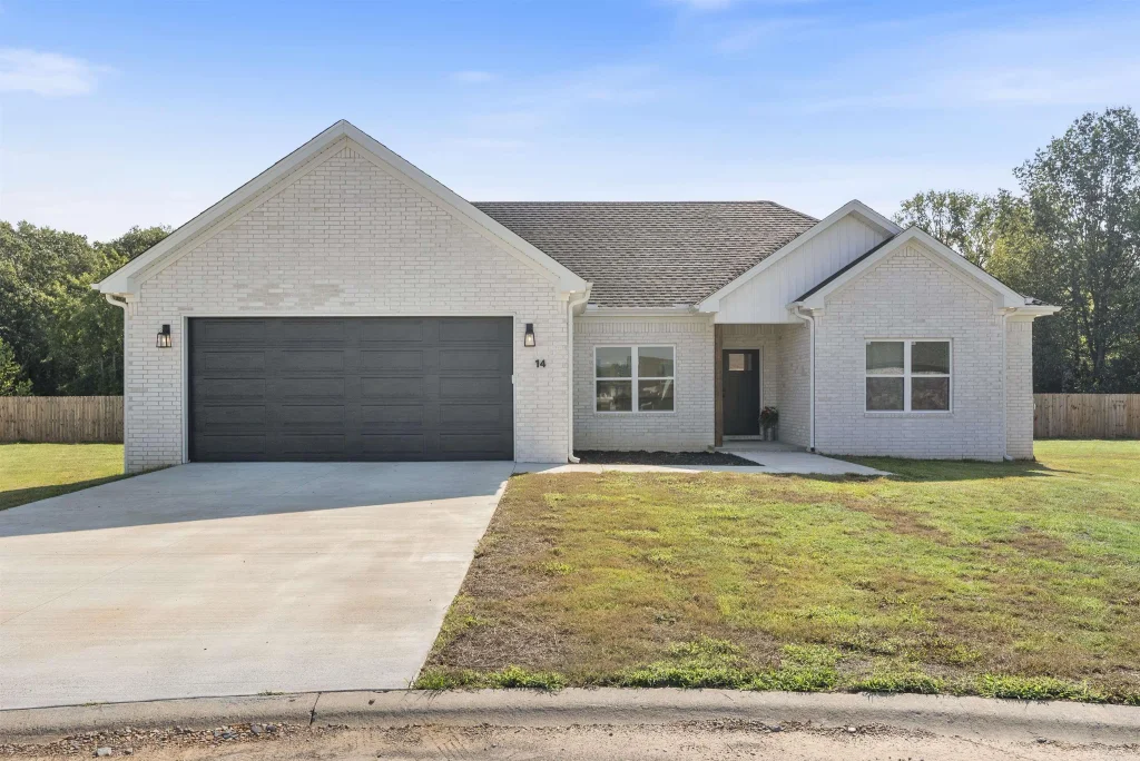 14 Songbird Cv, Greenbrier