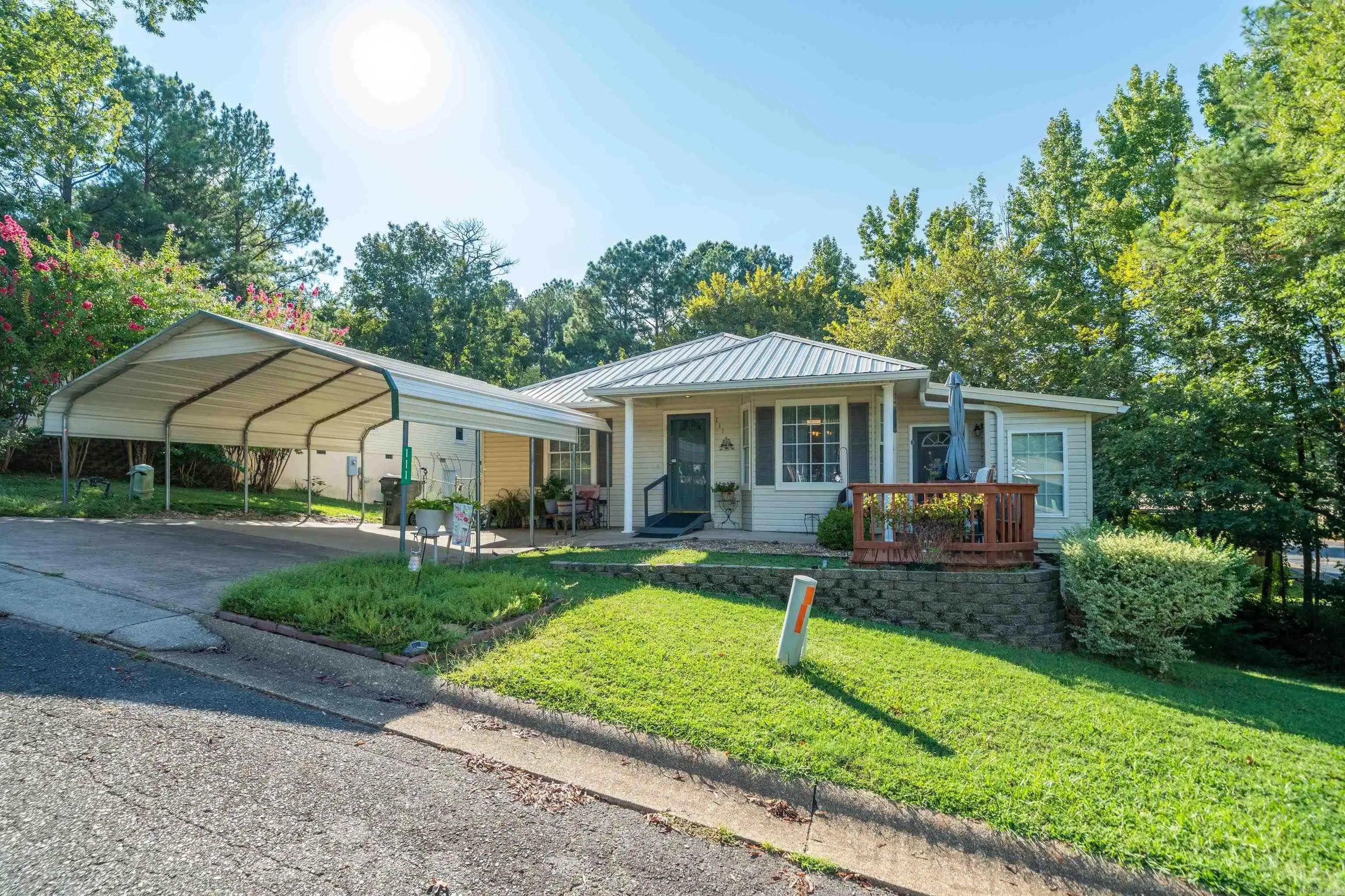 111 Latricia, Hot Springs