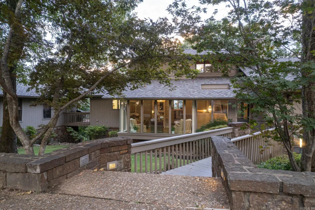 10301 Stoneleige Street, Fort Smith